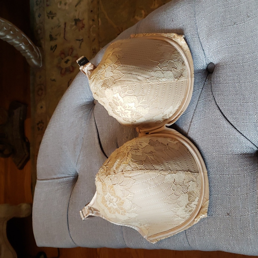 Curvy Couture Lace Bra in Cream